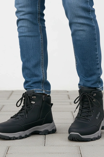 Zwarte heren, gevoerde sneakers op een verhoogde zool Pedro