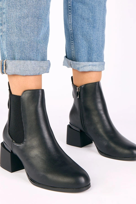 Bottes noires avec élastique sur tige...