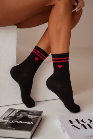 Chaussettes en lin pour femmes avec des cœurs et des rayures couleur noire