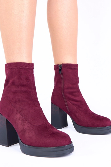 Bottines violettes à talon...