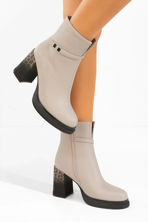 Bottines grises à talon avec motif...