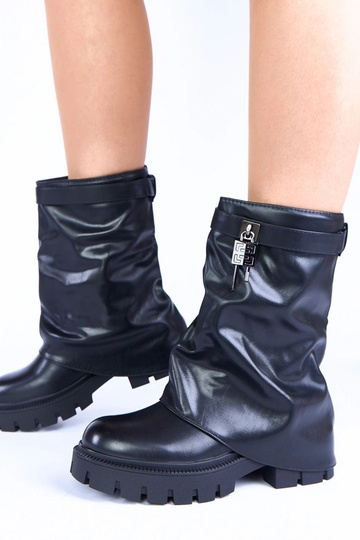 Schwarze Stiefel mit Plateausohle und umgeklapptem Ärmel Kisanet