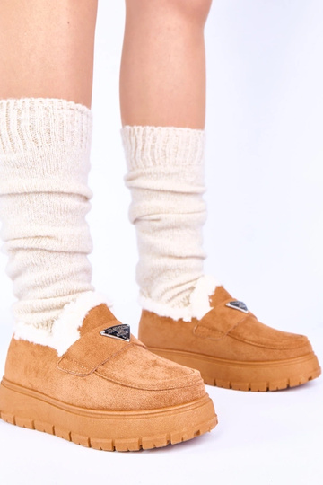 Braune Mokassins auf Plattform mit Fell Kirby