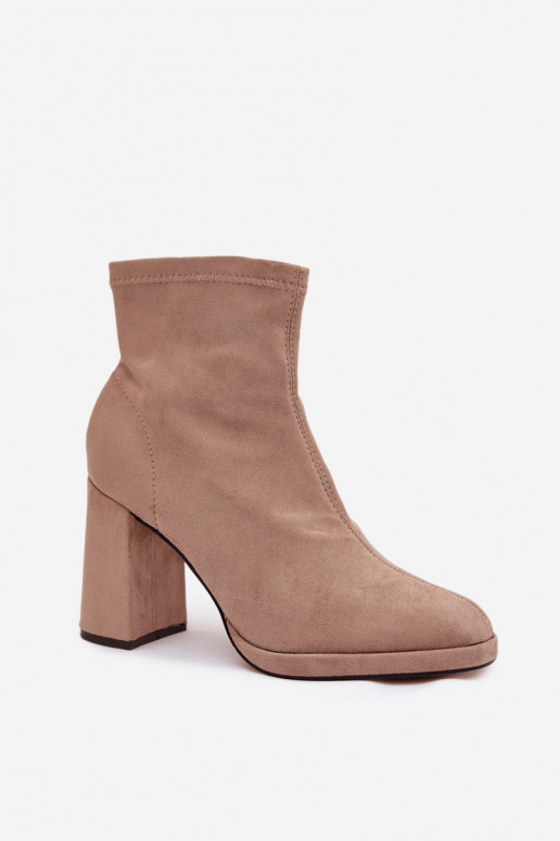 Bottes pour femmesen daim écologiqueu avec des talons beige Karvella