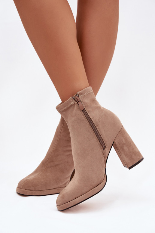 Bottes pour femmesen daim écologiqueu avec des talons beige Karvella