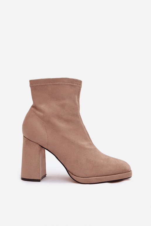 Bottes pour femmesen daim écologiqueu avec des talons beige Karvella