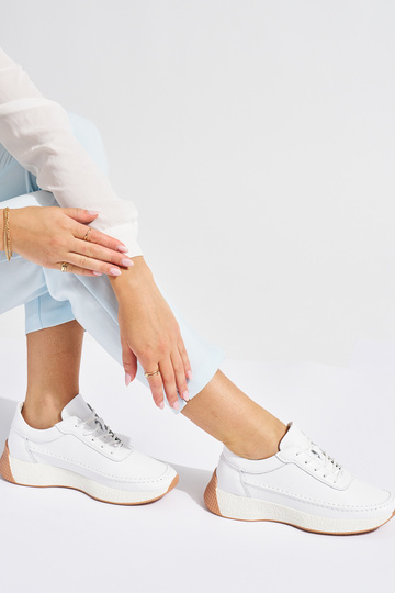 Féminin peau couleur blanche chaussures de sport