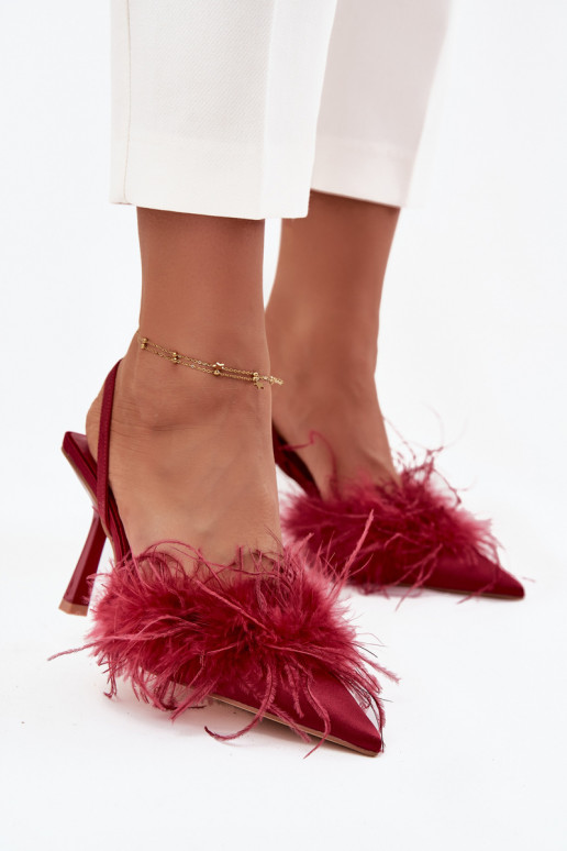 Talons aiguilles avec plumes et talon ouvert couleur bordeaux Belice
