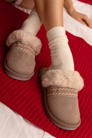 Chaki farbene Devianne Damenhausschuhe mit Fell und Stickerei