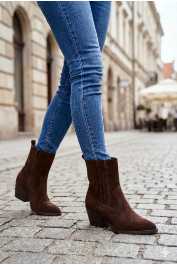 Chocoladekleurige suède cowboy-stijl dameslaarzen met hakken, warm gevoerd Dylira