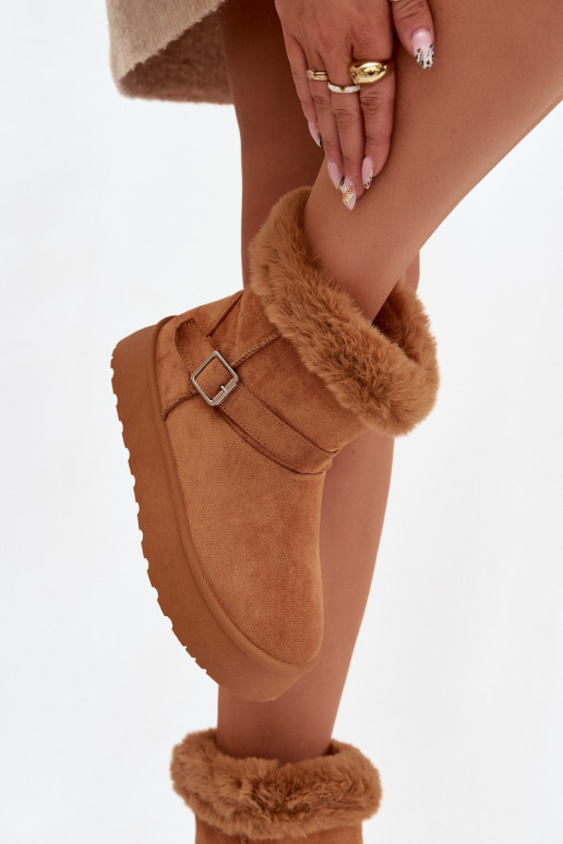 Bottes de neige Féminin avec une plateforme avec boucles et un manteau de fourrure marron Jesella