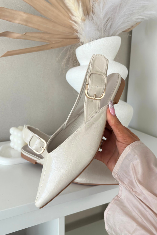 Ballerines laquées avec boucles beige Rinalle