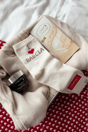 Dames sokken met de tekst "I Love Babcia" ivoorkleur