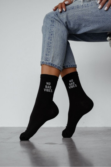 Chaussettes Féminin avec une note NO BAD VIBES couleur noire