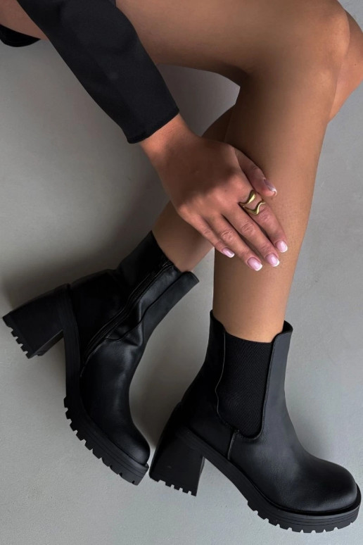 Bottes élégantes pour femmes avec des talons couleur noire Thalira