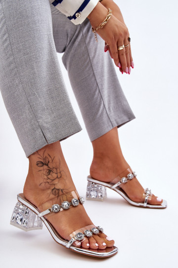 Chaussons pour femmes avec des zircons ornés couleur argent Leyla 2