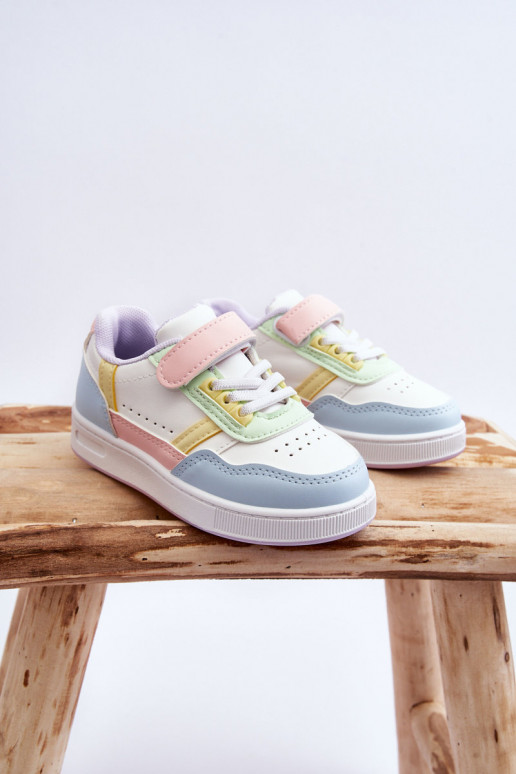 Klassieke kindersportschoenen Verschillende kleuren Het heeftrlin