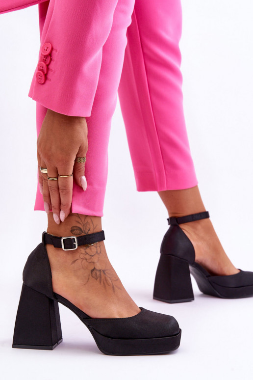 À la mode Chaussures Sur des talons massifs couleur noire Sandia