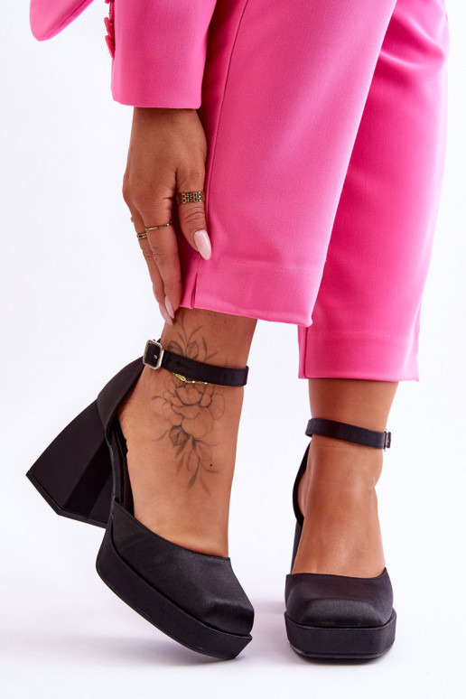 À la mode Chaussures Sur des talons massifs couleur noire Sandia