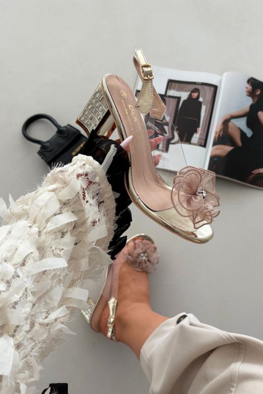 des sandales avec des talons avec des ornements D&A MR52-238 couleur dorée