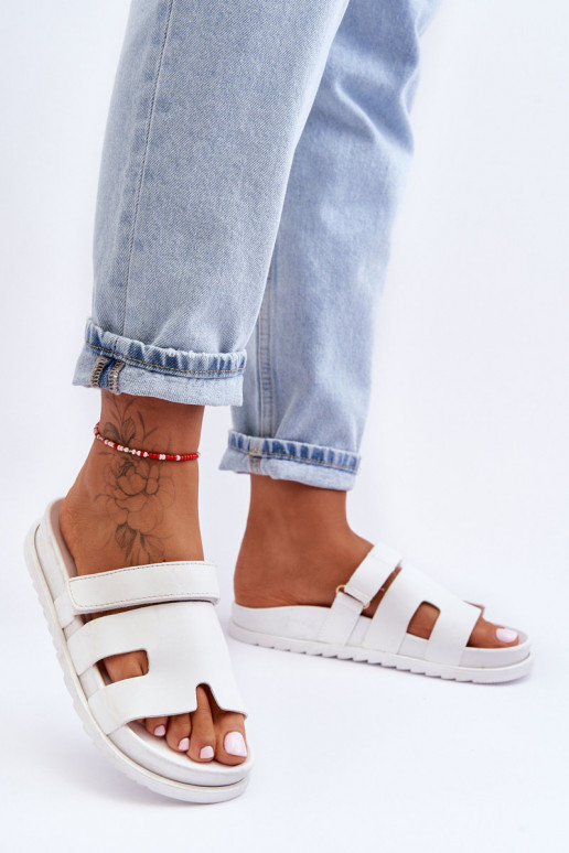 Modèle classique Pantoufles pour femmes couleur blanche Molie