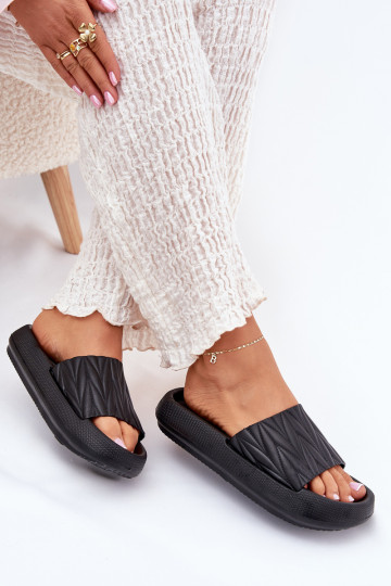 Pantoufles pour femmes Pantoufles légères avec une plateforme couleur noire Vanesha