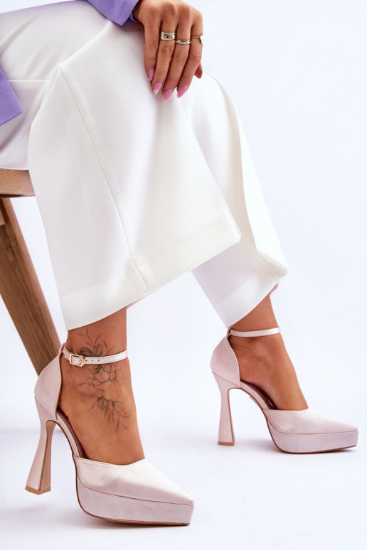 Modisch Schuhe Auf einem breiteren Stift Hellrosa Farbton Es mussdness