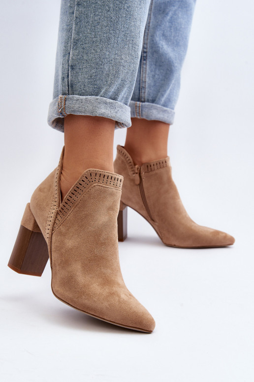 Bottes avec des talons avec des éléments ajourés beige Vailen