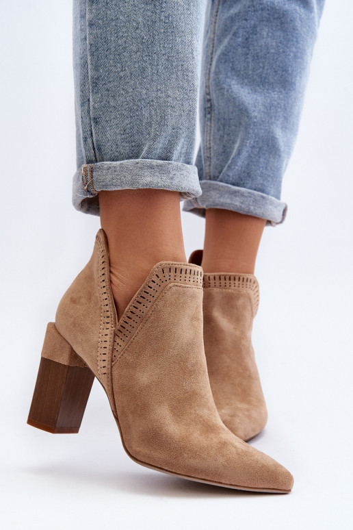 Bottes avec des talons avec des éléments ajourés beige Vailen