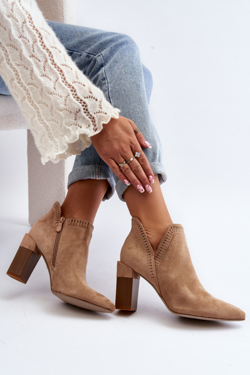 Bottes avec des talons avec des éléments ajourés beige Vailen