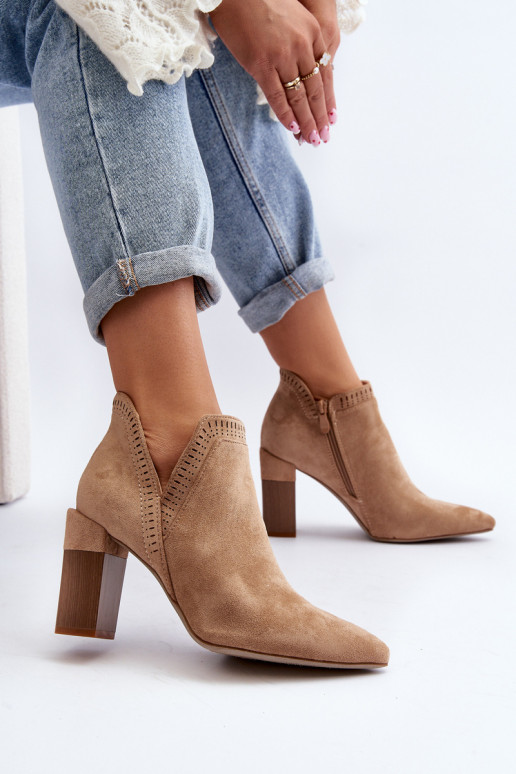 Bottes avec des talons avec des éléments ajourés beige Vailen