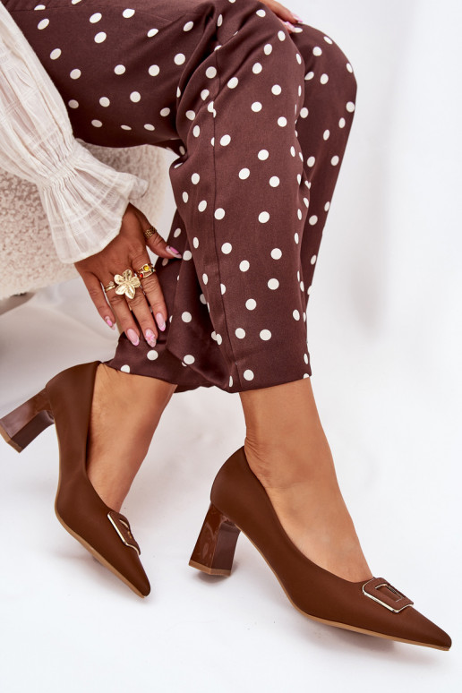 Schoenen met hakken versieren met gespen bruine kleur Seriva