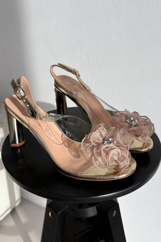 des sandales avec des talons avec des ornements I Kryształkami D&A MR52-236 couleur dorée