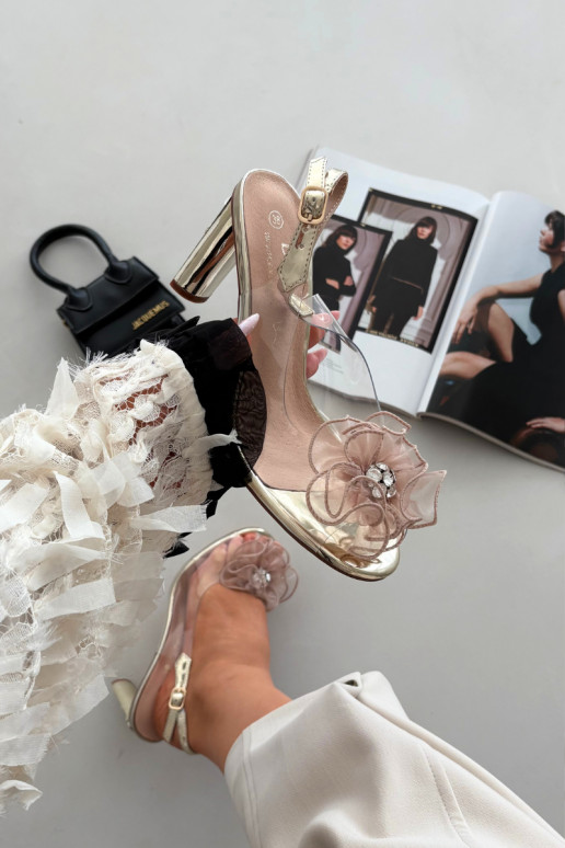 Sandalen mit Absätzen mit Ornamenten I Kryształkami D&A MR52-236 goldene Farbe