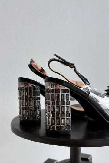 des sandales avec des talons aux yeux brillants D&A MR52-237 couleur noire 2