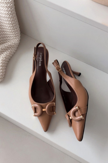 Dames sandaaltjes met dunne hakjes en decoratieve details, bruin Brienne 2