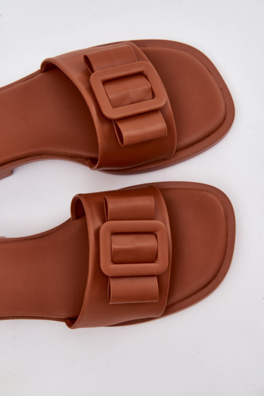 Pantoufles pour femmes avec des talons larges avec boucles marron Melivra