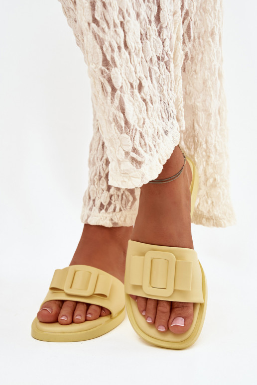 Damespantoffels met brede hakken met gespen geel Melivra
