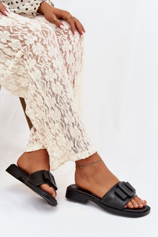 Pantoufles pour femmes avec des talons larges avec boucles couleur noire Melivra