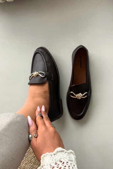 Mocassins pour femmes avec détails élégants, couleur chocolat Rosynne