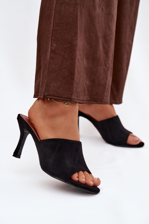 Pantoufles pour femmes avec des talons finsen daim écologiqueu couleur noire Isolia