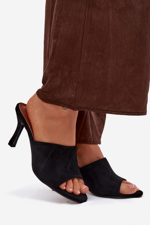 Pantoufles pour femmes avec des talons finsen daim écologiqueu couleur noire Isolia