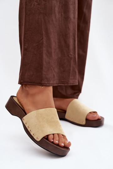 Dames slippers met gouden studs in gele kleur Ferinna 2