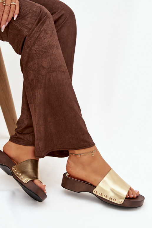 Pantoufles pour femmes avec des rivets couleur dorée Terissa