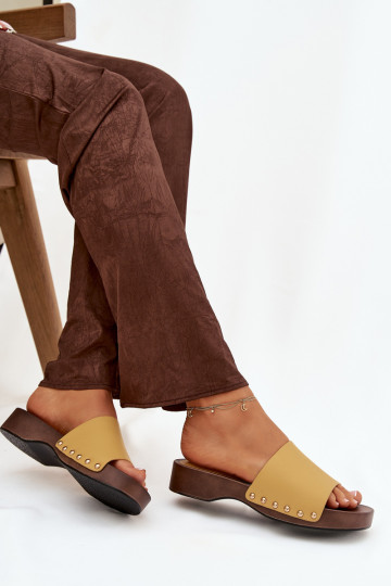 Dames slippers met studs in gele kleur Terissa