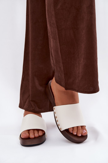 Pantoufles pour femmes avec des rivets couleur blanche Terissa 2