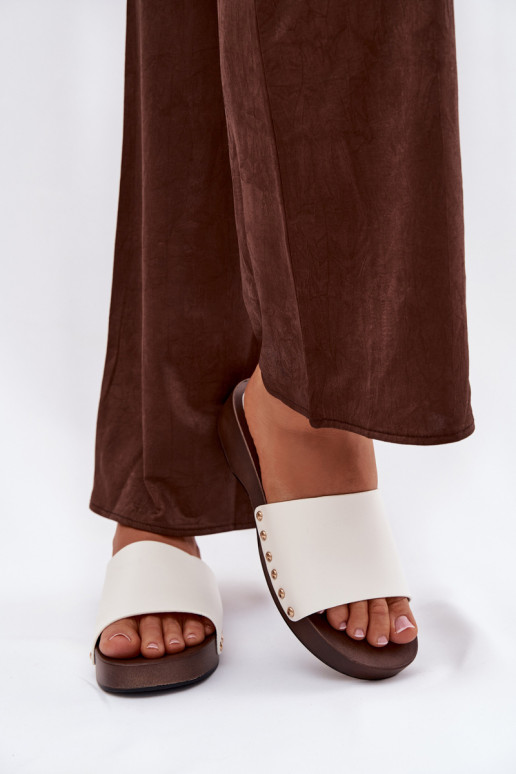 Damespantoffels met klinknagels Initte kleur Terissa