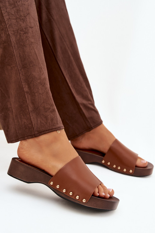Pantoufles pour femmes avec des rivets marron Terissa