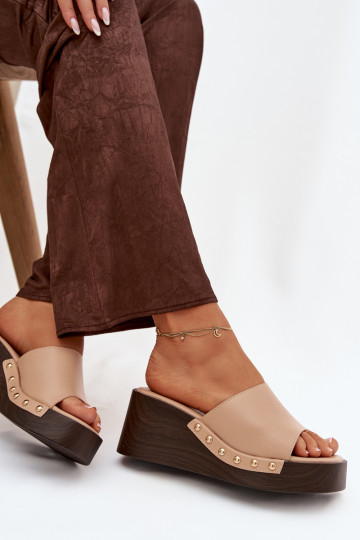 Pantoufles pour femmes Sur un coin Ze couleur doréemi Goujons beige Arionne