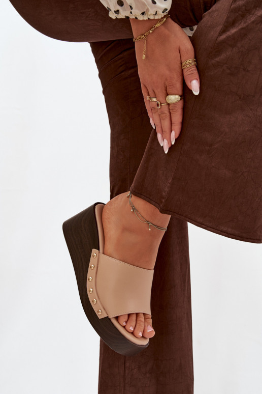 Pantoufles pour femmes Sur un coin Ze couleur doréemi Goujons beige Arionne